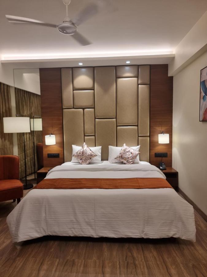 Hotel El Magnifico Сурат Экстерьер фото